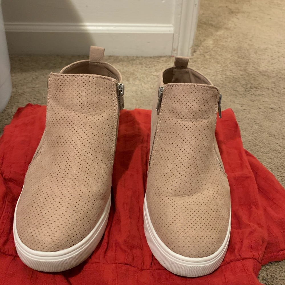 Ankle booties